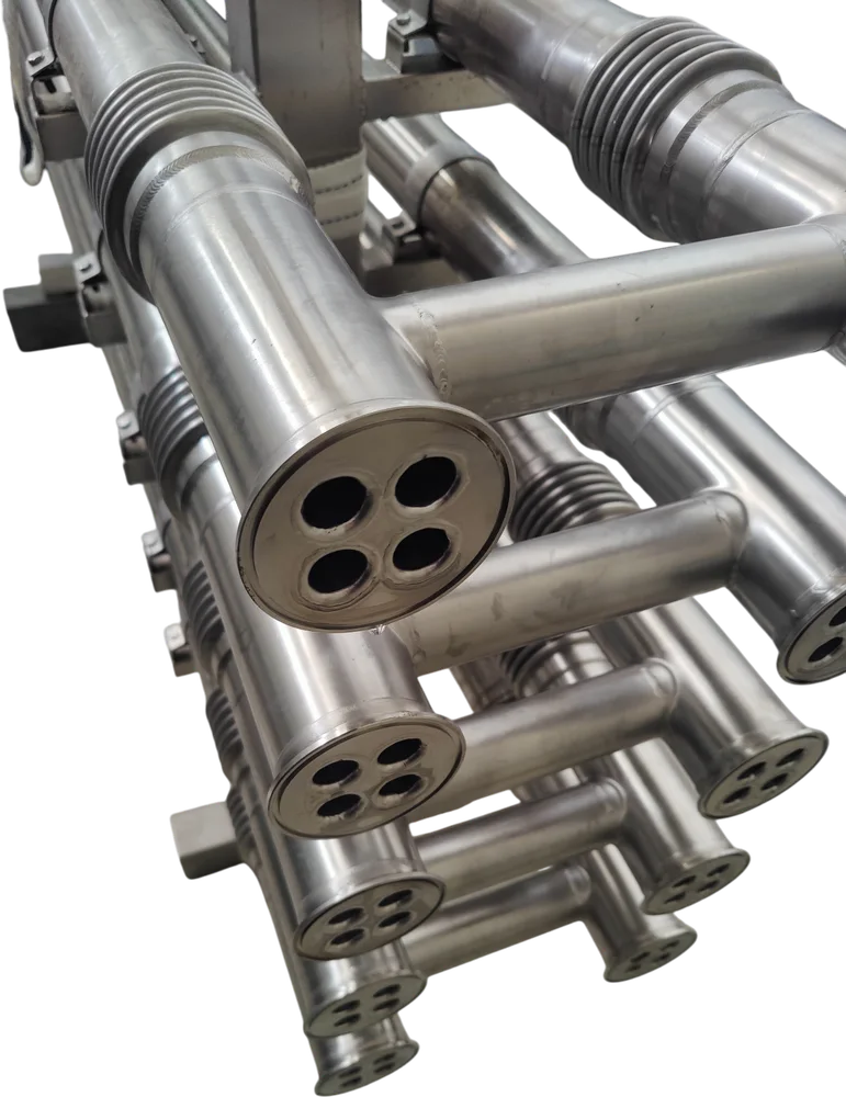 Expansion bellows welded into the shell of a batch of tube bundles