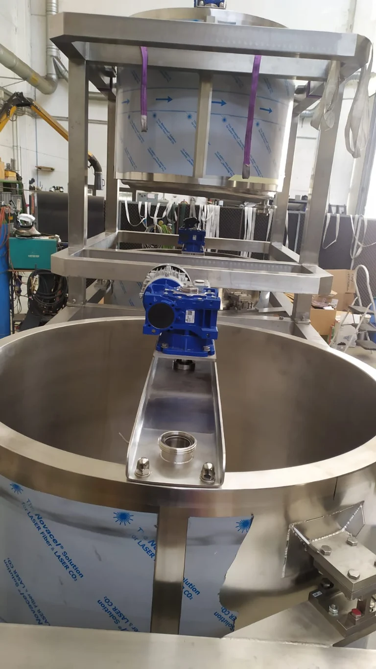Tanks - plain, heated, with accessories — FZ INOX